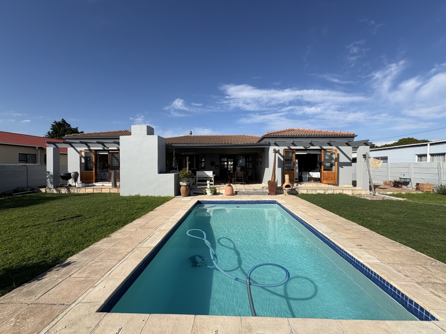 4 Bedroom Property for Sale in Yzerfontein Western Cape